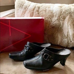 Aerosoles Cinch Worm Black Leather Mules Slides 7